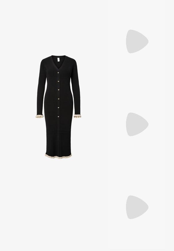 Dolga črna rebrasta jopica z V-izrezom, zlati gumbi v obliki srca in kremnimi nabranki na manšetah ter spodnjem robu.; Črne patentne usnjene sandale s koničastim nosom, zankami okoli gležnja s srebrnimi sponkami in opremo ter vitkimi petami.; Zlata metalna torbica z urejenim dizajnom, gladko teksturo in nastavljivim trakom. Ima edinstveno trikotno obliko in minimalistično šivanje.; Zlato obarvani uhani z teksturiranimi, valovitimi oblikami. Vključujejo skulpturalne sponke za ušesa in odprto obliko obročka s kladivastim finišem.