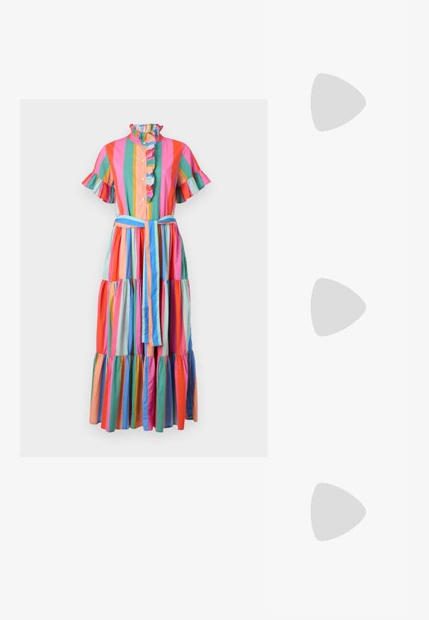 MILLE VICTORIA DRESS - Srajčna obleka - multi coloured; Bela kratka majica s kratkimi rokavi iz rebrastega materiala. Okrogla ovratnica, običajen kroj in subtilni šivi. Brez vzorcev ali grafik.; Črne usnjene balerinke z zaobljenim nosom, gladko teksturo, minimalnimi šivi in fleksibilno zasnovo podplata.; Rjava usnjena torbica s poklopcem, zlato obarvani okovi, naramnica in gladka tekstura. Kompaktna pravokotna oblika.