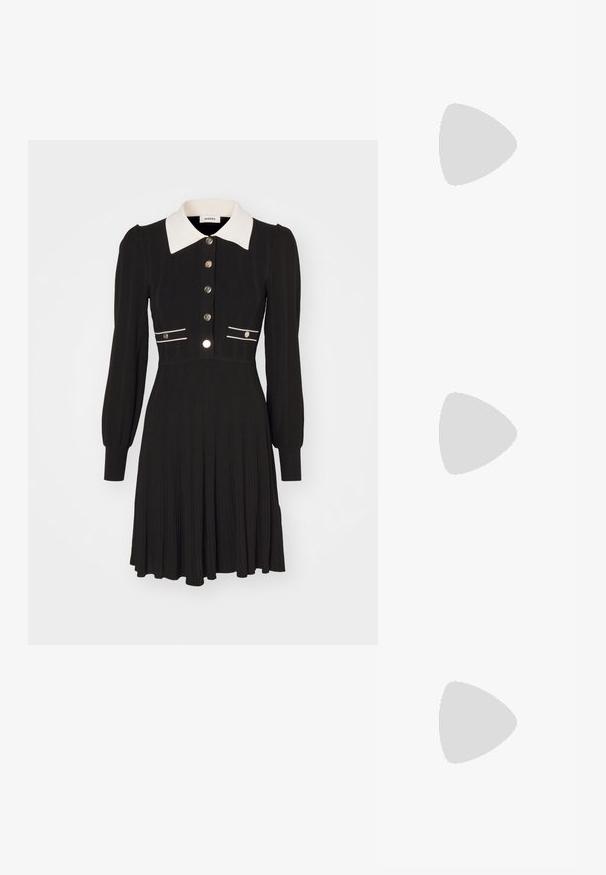 Vestido negro de canalé con mangas largas, cuello blanco y parte delantera abotonada, con rayas de acento blancas y detalles de botones en tono plateado.; Sandalia de tacón alto beige con textura trenzada, que presenta una flor decorativa y una correa en el tobillo. El tacón cuadrado añade estabilidad.; Bolso cruzado de cuero negro con dos bolsillos frontales, hebillas doradas, cierre de cremallera y una correa delgada. Superficie texturizada y forma rectangular compacta.; Pendientes de aro de metal en tono dorado con una forma curva y alargada. Presentan una superficie lisa y brillante y una punta redondeada para mayor detalle.