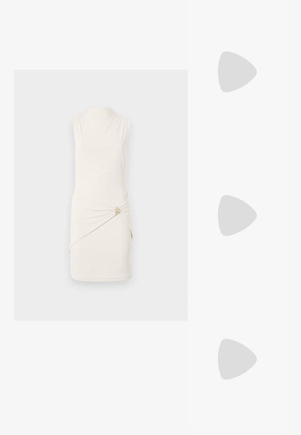 Sleeveless cream dress with a collared neck, cinched waist featuring a decorative gold button, and draped fabric detail on the side.; Black heeled sandals with a slender strap design, square toe, and a mid-height block heel. Made from smooth leather with a matte finish.; Calvin Klein LINEAR CAMERA BAG - Cross body bag - black; Three metal rings: one rose gold, one gold with textured accents, and one silver, all with engraved branding on the inner band.