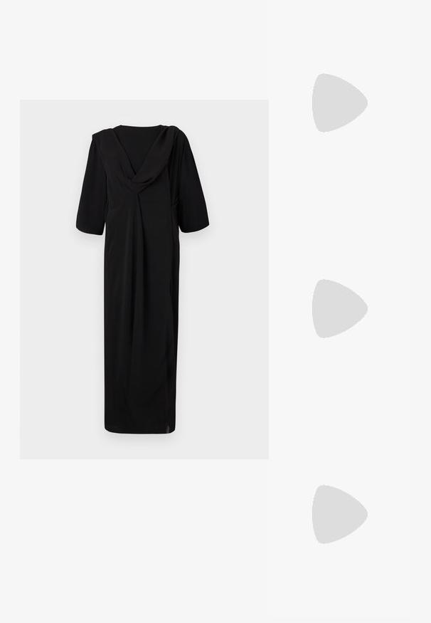 Rochie neagră, până la genunchi, cu spate drapat, mâneci scurte și croială lejeră. Fabricată dintr-un material neted, având detalii de cusătură subtile.; Top alb cu dungi, cu decolteu rotund și detaliu metalic pe umăr. Textură moale, design ajustat și stil fără mâneci.; Jachetă puffer cu un model maro și negru, asortată cu o fustă mini din piele de șarpe maro, cizme negre până la genunchi și o geantă mică neagră.; Geantă de piele neagră cu un design curbat, dotată cu studuri argintii, o cataramă și două buzunare laterale. Curea ajustabilă pentru opțiuni de transport.