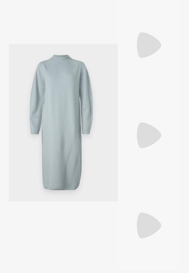 DRYKORN ANTONA - Džemperkleita - blue; Dzelteni apavi no of-white ādas ar smailo purngalu un zemu melnu papēdi. Gluda tekstūra ar smalku siluetu un minimālistisku dizainu.; Melni saulesbrilles ar leņķisku, kaķa acs dizainu. Sudrabaini spoguļojoši objektīvi. Plāni, viegli plastmasas rāmji ar diskrētu zīmola marķējumu uz tempļiem.; Sudraba metāla auskari ar gludu, asarveida formu un pulētu apdari. Smalkas gravējumi pievieno detalizāciju. Minimālisma dizains.