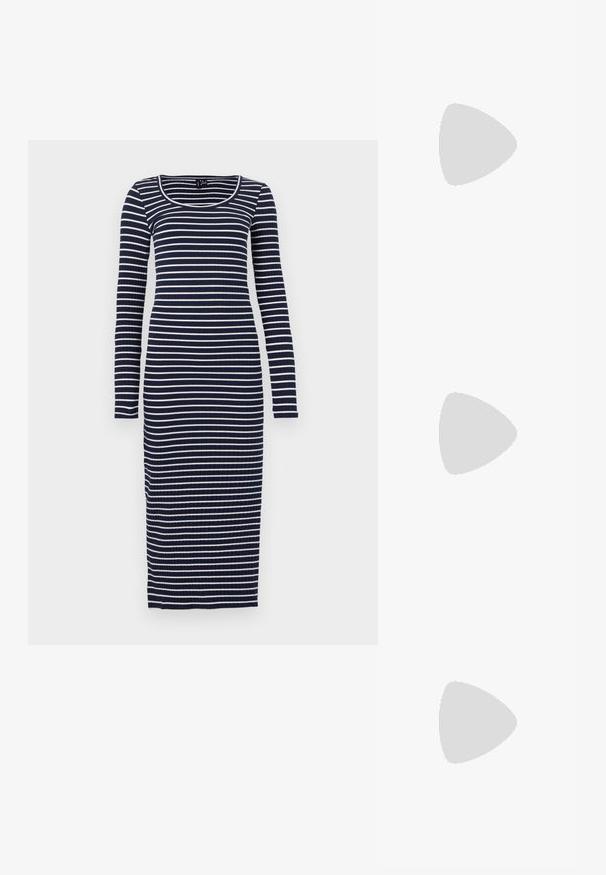 Μακρυμάνικο, ριχτό φόρεμα σε ναυτικό μπλε και λευκές οριζόντιες ρίγες με στρογγυλή λαιμόκοψη. Εφαρμοστή σιλουέτα, φτάνει στο ύψος της μέσης.; Μαύρες πατέντες σανδάλια με τακούνι, τετράγωνη μύτη, ιμάντες αστραγάλου και ασημένιες πόρπες. Διαθέτουν χοντρό μπλοκ τακούνι για σταθερότητα.; Καφέ τετράγωνα γυαλιά με οβάλ φακούς, λεπτούς βραχίονες και διαφανή στοιχεία. Διαθέτουν έναν διακριτικό λογότυπο στο μπράτσο. Κομψός, ελαφρύς σχεδιασμός.; Μαύρη δερμάτινη τσάντα tote με λείο υφή, ορθογώνιο σχήμα και δύο μακριές λαβές. Χωρίς ορατό υλικό ή διακοσμητικά στοιχεία.