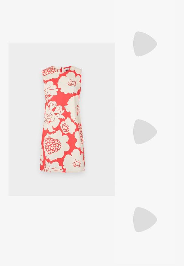 Rochie scurtă florală în roșu și crem, cu un design fără mâneci, guler înalt și modele florale mari albe pe tot parcursul.; Pantof cu toc mic, cu vârf ascuțit și slingback, realizat din piele netedă, având un design decupat pe lateral pentru respirabilitate.; Geantă de mână din piele neagră, cu o formă curbată, mânere subțiri, fermoar argintiu și logo-ul Calvin Klein pe față. Textură netedă și design minimalist.; DKNY HEART DROP - Cercei - gold-coloured/cry