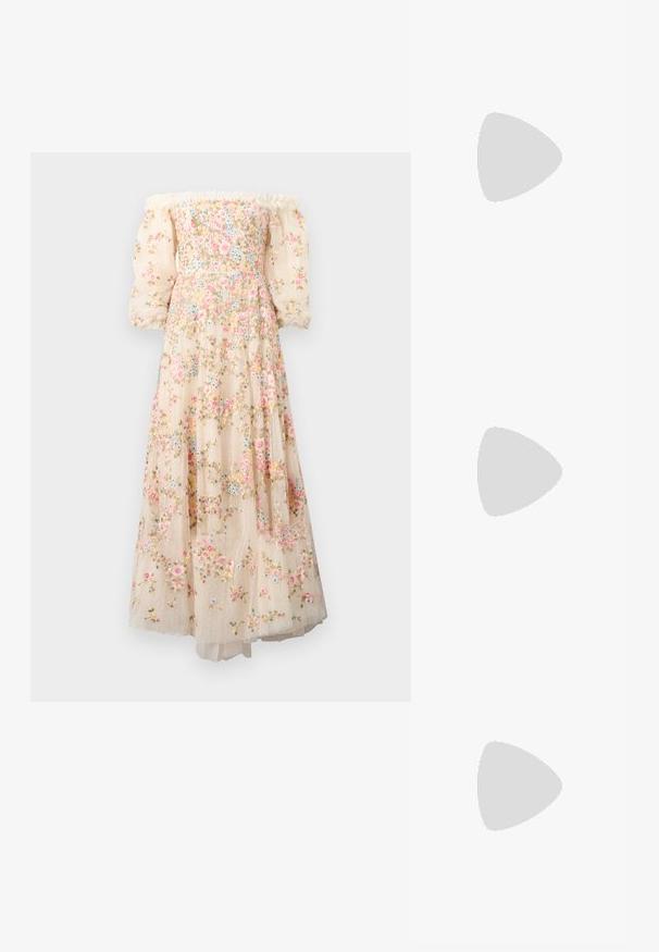 Rochie crem cu decolteu off-the-shoulder, broderie florală, mâneci puff transparente și fustă stratificată, fluidă, cu o textură punctată.; Pantofi cu toc slingback negri din patent, cu vârf ascuțit, cu imprimeu de șarpe texturat, curea ajustabilă și toc scurt texturat.; Geantă neagră din piele, tip crossbody, cu două buzunare frontale, catarame aurii, închidere cu fermoar și o curea subțire. Suprafață texturată și formă rectangulară compactă.; Cercei din metal auriu, cu un design curbat și alungit. Au o suprafață netedă și strălucitoare, cu un vârf rotunjit pentru un detaliu suplimentar.