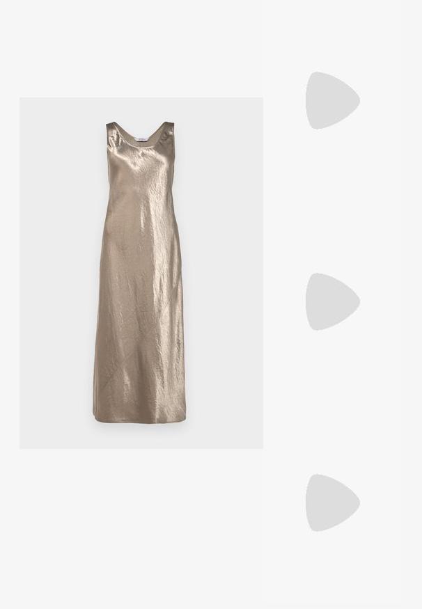 Max Mara Leisure TALETE - Koktélruha / Partiruha - tortora; Fekete bőr slingback cipő hegyes orral, dekoratív pántokkal, fém szemekkel és alacsony blokk sarkú. Texturált felület.; Barna bőr klutcs táska arany csattal és rövid arany lánckarral, puha, összegyűrt textúrával, fehér háttér előtt.; Ezüst szív alakú lakatok, amelyeken vésett "IGEN" és "NEM" feliratok találhatók, polírozott felület, szimmetrikus kialakítás és robusztus fémcsat.