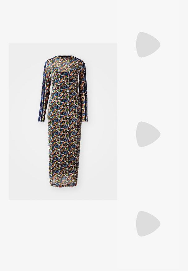 Långärmad blommig klänning i genomskinlig tyg med en marin bakgrund, med färgglada blommönster och sidostråk i varierande nyanser.; Vit bomull t-shirt med en stor, lysande röd hummergrafik på framsidan. Kortsleeves och standard rundad halsdesign.; Vit hög topp canvas sneaker med svart gummisulan, framsidan gummitåhätta och sex öglor för snören, med en ren, minimalistisk design.; Röd läderhandväska med en vinkelrät, geometrisk design. Har ett justerbart axelband och en klaffstängning med sydda detaljer.