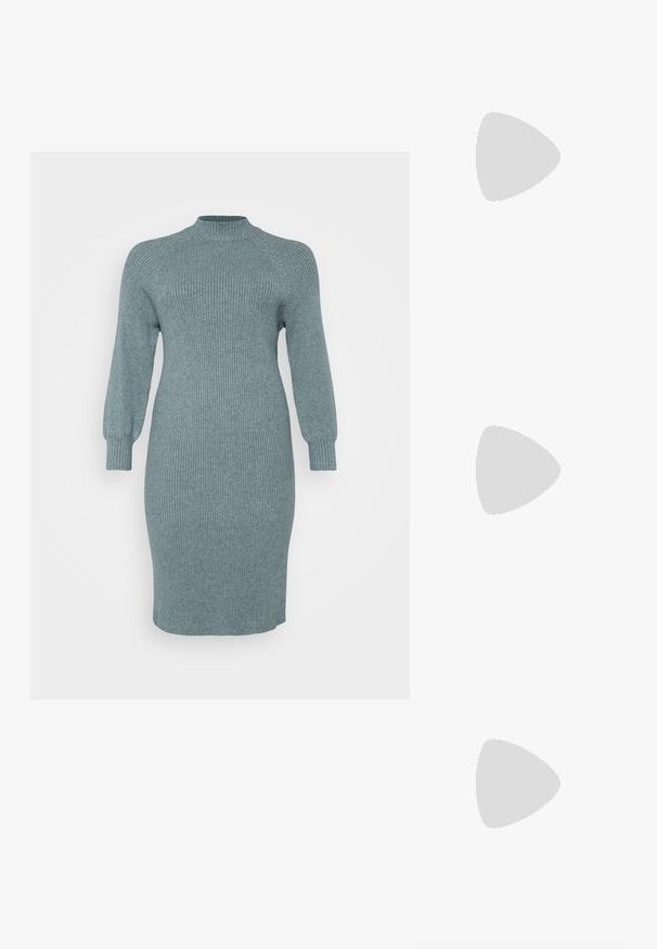 Ribbad teal stickad klänning med långa puffärmar och hög halsringning, skräddarsydd passform, knälång, texturerad finish, inga synliga mönster eller detaljer.; Svarta patentläder slingback-klackar med spetsig tå och en liten blockklack, med en silvrig spänneaccent på remmen.; Beige handväska tillverkad av mjukt material, med en avslappnad design, sydda detaljer och två axelremmar. Lämplig för dagligt bruk.; Örhängen i guldton med texturerade, vågiga former. Inkluderar skulpturala clip-on-stift och öppen hoop-design med hamrad finish.