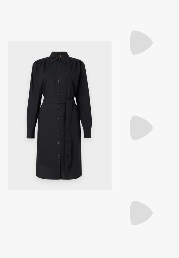 BOSS DELEGANT - Abito a camicia - black; Sandali neri con tacco alto presentano sottili cinturini con design annodato, una punta quadrata liscia e un elegante tacco a spillo.; Borsa a mano metallica grigia chiara con tracolla a catena, impreziosita da piccoli chiodi metallici circolari e da un logo triangolare del marchio.; Orecchini a cerchio in argento con una finitura liscia e lucente. Forma arrotondata, design leggero, con chiusura a perno.
