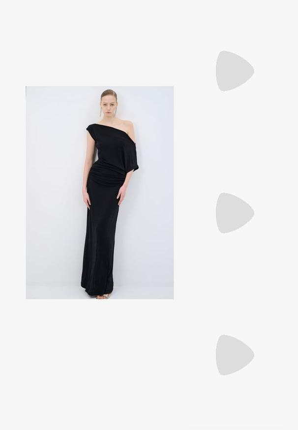 Zwarte off-shoulder jurk gemaakt van zachte stof, met gedrapeerde details, een getailleerde snit en een lange lengte.; Mango Sandalen met hoge hak - black; Zwarte leren handtas met een doorgestikt ontwerp en gouden hardware, met een decoratieve sluiting. De tas heeft een kettingschouderband en wordt in de hand gehouden.; Gouden rechthoekige polshorloge met een witte wijzerplaat, zilverkleurige uurmarkeringen en een duurzame metalen schakelarmband. Inclusief waterdichte functie.