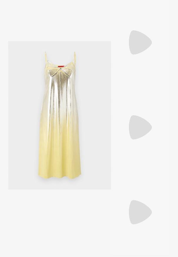 MAX&Co. BRIGHTON - Cocktailkleid/festliches Kleid - yellow; Weißes Langarmhemd aus Baumwolle. Verfügt über eine Knopfleiste an der Vorderseite, einen spitzen Kragen und eine Brusttasche auf der linken Seite.; Schwarze Leder-Ballettschuhe mit abgerundeter Spitze, glatter Textur, minimalen Nähdetails und einem flexiblen Sohlen-Design.; Braune Ledertasche mit Klappenverschluss, Beschlägen in Goldfarbe, einem Schultergurt und einer glatten Oberfläche. Kompakte rechteckige Form.