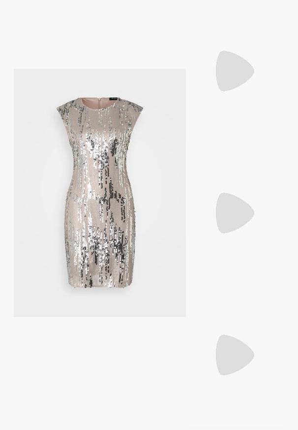 Abito corto e aderente con maniche a cappuccio, ricoperto di paillette argento e oro, caratterizzato da una scollatura rotonda e chiusura a cerniera sul retro.; Slingback con tacco in vernice nera con punta affusolata, caratterizzato da una stampa a serpente testurizzata, cinturino regolabile e un tacco corto e testurizzato.; Borsa a tracolla nera in pelle con due tasche frontali, fibbie dorate, chiusura con zip e una tracolla sottile. Superficie texturizzata e forma rettangolare compatta.; Orecchini in tonalità dorata con un cristallo trasparente rettangolare sospeso sotto una fila di piccoli accenti trasparenti rotondi. Design elegante e moderno.