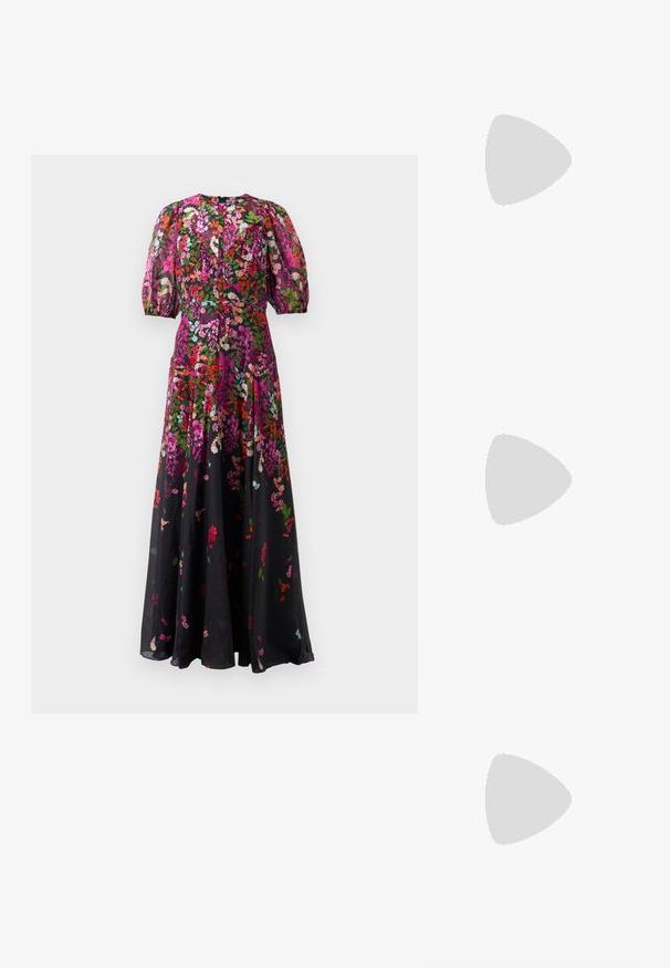 Floral maxi-jurk met kort opstaande mouwen, een aansluitende taille en multicolore bloemenpatronen in roze, rood, groen en paars op zwarte stof.; Zwarte gepatineerde leren slingback schoenen met een spitse neus, zilveren hardware detail en een lage blokhak. Gladde, glanzende textuur overal.; Zwarte leren schoudertas met een gladde textuur, rechthoekige vorm en een metallic kettingdetail aan de voorkant. Verstelbare schouderband inbegrepen.; Zilveren druppeloorbellen met een vierkante stud, voorzien van een gladde, gepolijste afwerking en een druppelvorm, die het licht weerspiegelt met een glanzend oppervlak.