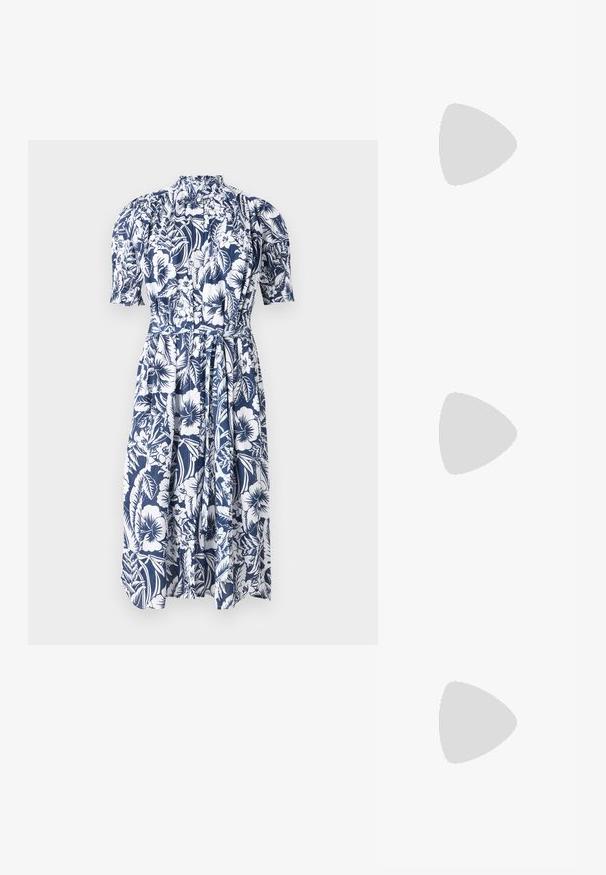 Navy blue gėlėta su baltais hibiscus ir lapų raštais suknelė. Siūlo aukštą apykaklę, pūkuotas rankoves ir pririštą juosmenį, kad būtų galima reguliuoti dydį.; Stuart Weitzman TULLY SLINGBACK - Klasikiniai aukštakulniai - fawn; Austas bordo odinis delninukas su dviem trumpais rankenomis ir nuimama petine juosta. Pasižymi struktūrine forma ir lygiu paviršiumi.; Cult Gaia LOLA EARRING - Auskarai - silver-coloured