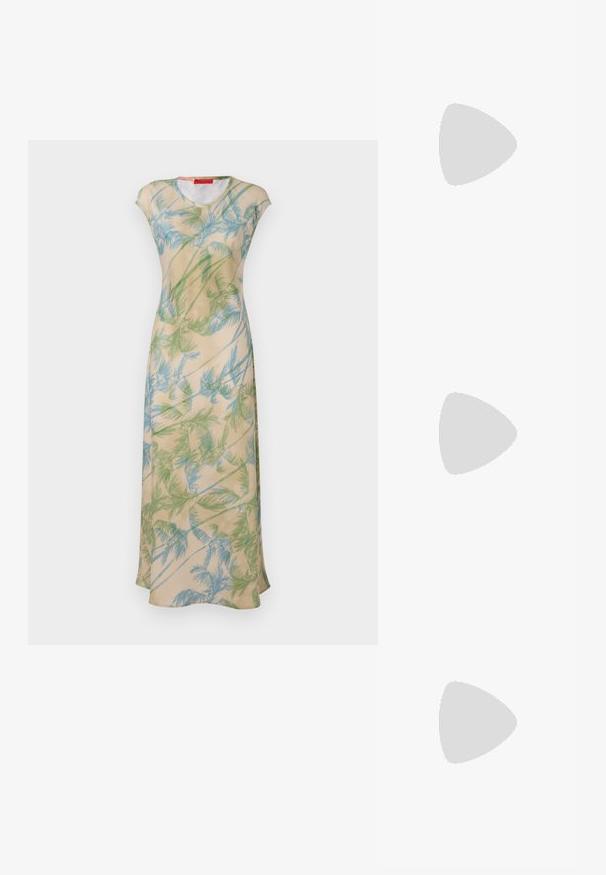 Floral maxi-jurk in lichtbeige, met groene en blauwe palmblaadjespatronen, capmouwen en een comfortabele pasvorm. Glad materiaal met een mooie val.; Zwarte leren pump met een puntige teen, lage hak en een gladde textuur. Heeft een lichte opening aan de voorkant en minimale hardware aan de achterkant.; MICHAEL Michael Kors NOLITA HOBO  - Handtas - black; Gouden metalen oorbellen in de vorm van een gebogen, verlengde hoop. Kenmerkend zijn het gladde, glanzende oppervlak en de afgeronde punt voor extra detail.