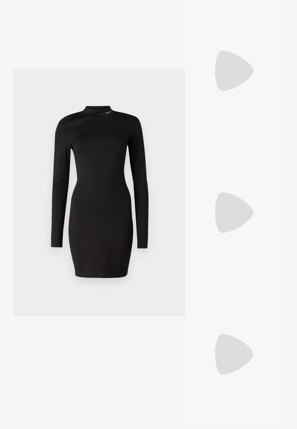 Melna garām piedurknēm kleita, izgatavota no elastīga auduma, ar augstu apkakli un piekļaujošu siluetu. Cimdi ar logotipu uz apkakles.; Melna, ar smailu purngalu, slingback kurpe ar zemu papēdi, izgatavota no gludas ādas materiāla un ar izgriezumiem sānos gaisa caurlaidībai.; Melns roku soma ar divām īsām rokturiem un noņemamu plecu siksnu. Gluda ādas līdzīga materiāla ar rāvējslēdzēja aizdari un logos detaļu.; Sudraba riņķveida auskari ar gludu, izliekta dizaina formu. Iezīmējas ar spīdīgu metāla apdari un pievienojamu aizdari. Nav redzamu rakstu vai akcentu.