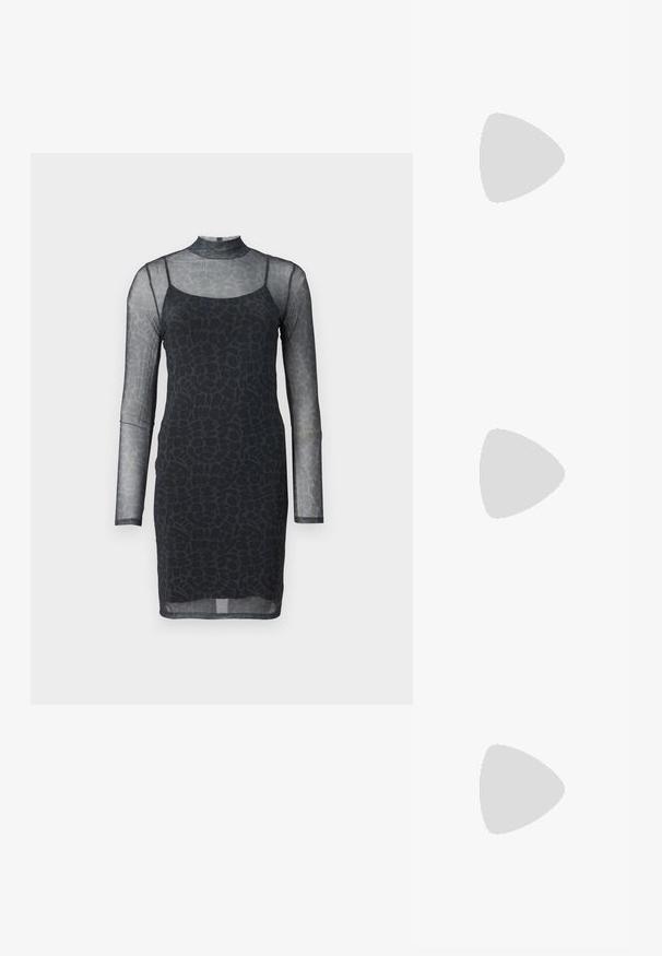 Musta mekko, jossa on pitkät läpinäkyvät hihat ja korkea kaula-aukko. Mekossa on istuva siluetti ja kankaaseen integroitu abstrakti tekstuurikuvio.; Mustat korkokengät sandaalit, joissa on ohuet hihnat solmittuna, sileä neliön muotoinen varvasosa ja tyylikäs stiletto-korko.; Vaalea harmaa metallinen käsilaukku, jossa on ketjusanka. Laukku on koristeltu pienillä pyöreillä metallikoruilla ja kolmion muotoisella brändilogolla.; Hopehopeet hopehopeet hopehopeet hopehopeet, jolla on sileä, kiiltävä pinta. Pyöreä muoto, kevyt rakenne, jossa on neulakiinnitys.
