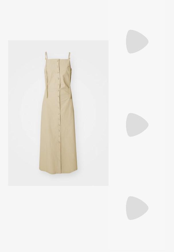 Khaki midi obleka s spaghetti naramnicami, sprednjim gumbastim zapiranjem in minimalisticnim dizajnom iz mehkega, teksturiranega materiala. Brez vzorcev ali okrasnih elementov.; Črne usnjene sandale s kvadratnim prstom, tankimi trakovi, nastavljivim trakom okoli gležnja in nizko peto. Imajo majhen zlat akcent na traku.; Črna ročno vsebovana torbica iz usnja z reliéfom krokodila, z oblikovanim dizajnom, zgornjo ročajem, prilagodljivo zanko in izstopajočim logotipom spredaj.; Broška z zlatim odtenkom, ki se ponaša s zankastim dizajnom, gladkimi, ukrivljenimi linijami in zapleteno obliko, ki odseva poliran zaključek.
