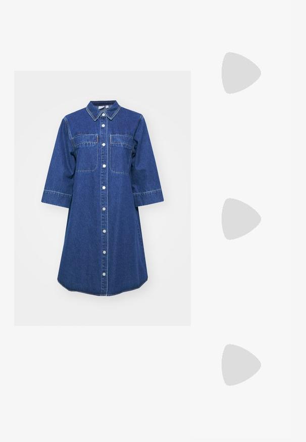 Τζιν φόρεμα με κουμπιά μπροστά, γιακά, δύο τσέπες στο στήθος, τρία τέταρτα μανίκια και κυρτό τελείωμα σε σκούρο μπλε.; Μαύρο παπούτσι slingback με αιχμηρή μύτη και χαμηλό τακούνι, κατασκευασμένο από λείο δέρμα με σχέδιο κοπής στη πλευρά για αερισμό.; Χρυσά μεταλλικά γυαλιά με οβάλ φακούς, λεπτούς βραχίονες και διαφανείς στηρίξεις μύτης. Διαθέτουν λεπτές λεπτομέρειες σε μεντεσέδες και διάφανους φακούς.; Λευκή συνθετική τσάντα σε τριγωνικό σχήμα, με επίπεδη μπροστινή καπάκι και λεπτομέρεια φιόγκου, ρυθμιζόμενο λουράκι, απαλή υφή και μινιμαλιστικό σχέδιο.