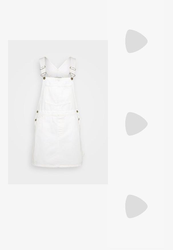 ONLY ONLLINN SPENCER DRESS - Haljina od trapera - white; Crne balerinke od kože, ukrašene dekorativnim srebrnim čavlima. Imaju trakicu preko instep-a i dizajn sa zaobljenim vrhom.; Tamno smeđa kožna torba za rame s okruglim oblikom, glatkom teksturom i jednim podesivim remenom. Sadrži zatvaranje na patentni zatvarač.; Set zlatnih naušnica od obruča s različitim veličinama i dizajnima, uključujući male, srednje i velike stilove, s glatkim metalnim finisama.