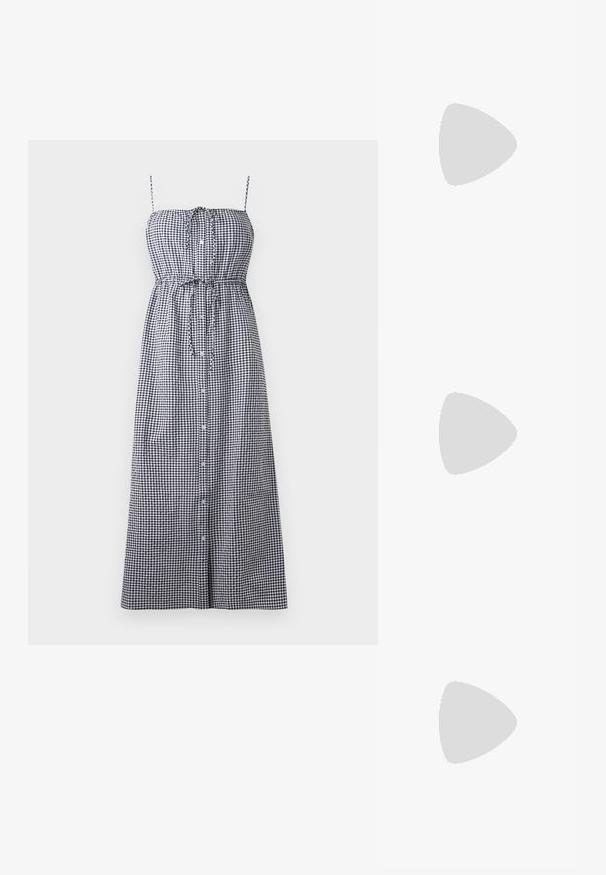 Melns un balts žakarda maxi kleita ar regulējamiem spageti plecu siksnām, pogu aizdari priekšpusē un savilktu jostas vietu.; Krēma krāsas ar norādītu pirkstu slingback kurpe ar zemu kitten papēdi un zelta sprādzi uz vienkārša baltā fona.; Melnā austā soma ar unikālu pusapļa formu, ar apaļu rokturi un smalku logotipa detaļu priekšpusē. Teksturēta virsma visā somā.; Zeltainas auskari ir ar neregulāriem teksturētiem formas elementiem, rotātiem ar zaļiem dārgakmeņiem un baltiem pērlēm, nostiprinātiem ar klipsa aizdariem.