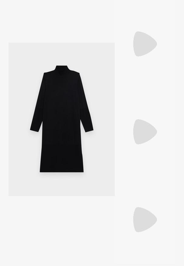 Abito nero lavorato a maglia con colletto alto a costine, maniche lunghe e silhouette dritta. Texture liscia, senza motivi o dettagli visibili.; Scarpa con tacco in metallo dorato, punta affilata, cinturino alla caviglia con un gancio circolare e design con tacco robusto. Texture liscia.; Borsa a tracolla nera in pelle con una texture liscia, forma rettangolare e dettaglio in catena metallica sul davanti. Inclusa una tracolla regolabile.; Orecchini a cerchio in oro con un design liscio e arrotondato. Presentano una chiusura in argento per una facile indossabilità, mettendo in mostra una finitura lucida.