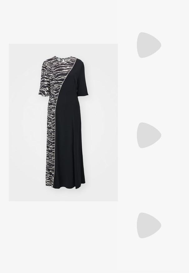 Vestido negro de manga corta con un panel de estampado de cebra en un lado y costuras de contraste a lo largo del borde.; Elleme ASYMMETRIC STRAP - Mules de tacón - white; Bolso de mano negro con cuentas y cierre de cremallera, que presenta un asa anudada y herrajes en tono dorado. Textura suave con una forma estructurada.; Pendientes en tono plateado con un diseño abstracto y ondulado adornado con pequeños cristales brillantes. Cierre trasero de tipo stud seguro.