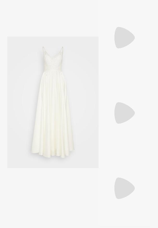Vit klänning med en tight lace bodice och en flödande satin kjol. Har tunna remmar och intrikata spetsdetaljer vid halsringningen.; Vita högklackad sko med spetsig tådesign, lädermaterial, justerbar vristrem prydd med strass och en smal stilettklack.; Sköldpaddsmönstrade solglasögon med en rund, kraftig ram och bruna linser. Har subtila mönster och raka, avsmalnande skalmar.; Vit kuvertväska i mjukt läder med en silverkedjesnor och ett metalliskt accentband på framsidan. Minimalistisk design och triangelform.