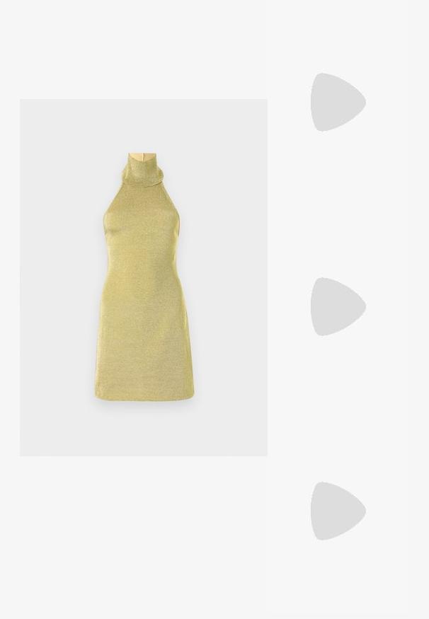 Strikket ærmeløs kjole i metallisk guld med høj ståkrave. Tæt siddende design med en glat tekstur og minimalistisk form.; Hvide lædersneakers, lavtop design, med en glat tekstur, rund tå, snørret front og et lille broderet logo på siden.; Sort læder bucket taske med en struktureret overflade, guld hardware detaljer og en åben top. Har et kort håndtag og justerbar skulderrem.; Guldtonede knude-stud øreringe med et vredet design. Hver ørering har en cirkulær klar bagside for sikker brug.