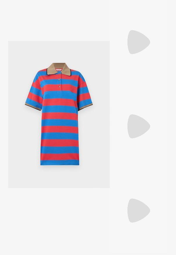 Marimekko REFERENSSI - Päevakleit - blue/red; Mustad musta lakknahk kingad, millel on terav varvas ja geomeetriline plokkkonts. Omab elegantselt minimalistlikku disaini ja sujuvat tekstuuri.; Mustmust mustraha kõverate joontega, eemaldatava rihmaga ja kuldsete detailidega. Kotil on klapp, millel on pandladetail.; Hõbedane kahekordne rõngas sujuva, poleeritud pinnaga. Omab voolavat, kõverat disaini, millel on kattuvad sektsioonid, et saavutada kaasaegne ilme.