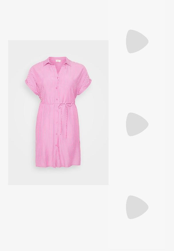 Rožinė ir balta dryžuota suknelė marškinių stiliaus, su trumpomis rankovėmis, mygtukų užsegimu priekyje ir juosmens raišteliu. Pagaminta iš lengvos medžiagos, pasižymi laisvu siluetu.; Juoda odinė smailiagalė aukštakulnio bateliai su kulkšnies dirželiu ir storu kulnu. Lygus paviršius, elegantiškas dizainas ir minimalistiška estetinė. ; Juodas odinis tote krepšys su lygia tekstūra, stačiakampio formos ir dviem ilgais rankenomis. Matomų metalinių detalių ar puošybos nėra.; Sidabrinės auskarai žiedai su sėslia, apvalia forma, pasižymintys lygia paviršiumi ir be matomų puošmenų. Svoris nenurodytas.