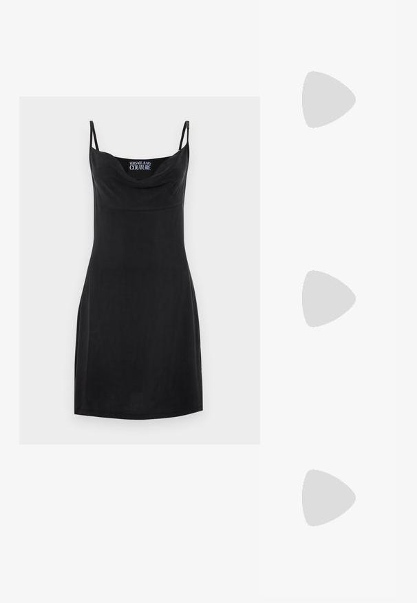Rochie neagră cu bretele subțiri, ajustabile, decolteu tip cowl și o siluetă ajustată. Textură netedă; fără modele sau elemente metalice vizibile.; Tricou alb cu mânecă scurtă, confectionat dintr-un material texturat. Gât rotund, tăietură regulară și detalii subtile de cusătură. Fără modele sau grafice.; Balerini din piele neagră, cu vârf rotund, textură netedă, detalii de cusătură minimale și un design al tălpii flexibil.; THEMOIRè PHOEBE KNOTS - Geantă de pânză - black