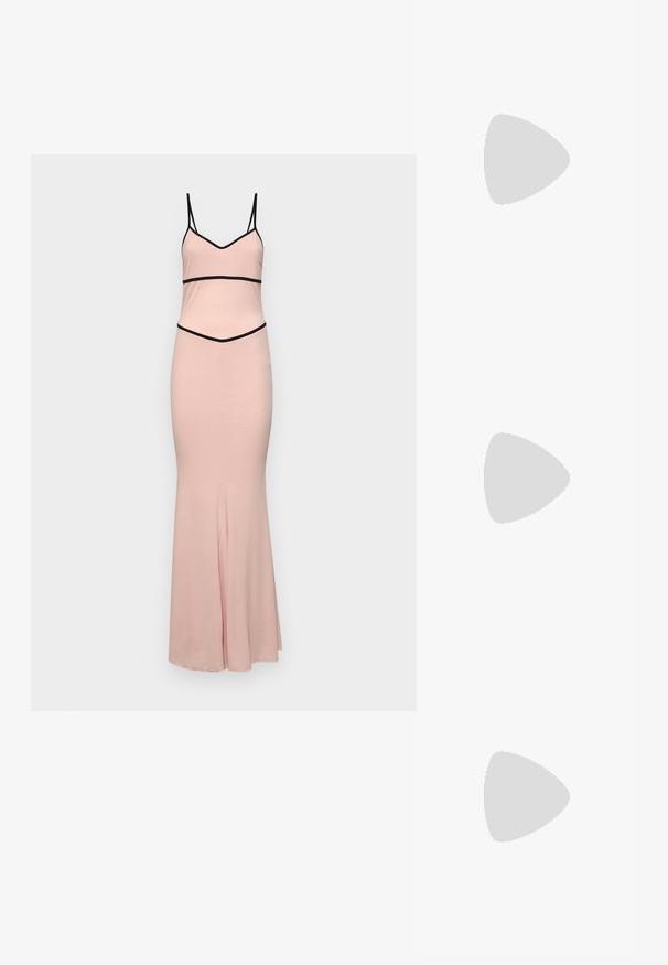 Rozā kleita ar plānām melnām siksnām, piegulošu augšdaļu un izplešu apakšu. Tās dizainā iekļauti horizontāli melni akcenti jostasvietā un dekoltē. Gluda tekstūra.; Melnas lakotas ādas sūkņa kurpes ar norādītu purngali un mazu bloku papēdi, ar sudraba sprādzi akcentā uz jostas.; Dzeltena mākslīgā krokodila roku soma ar strukturētu dizainu, augšējo rokturi, noņemamu ķēdes siksniņu un dekoratīvām kristāla rotājumiem aizdares daļā.; Zelta krāsas auskari ar teksturētām, viļņotām formām. Iekļauts skulpturāls piespraužams modelis un atvērta gredzenveida konstrukcija ar izsistām virsmām.