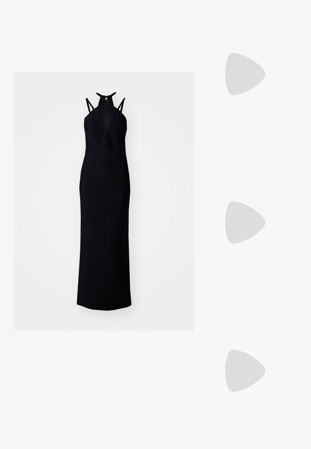 Abito nero senza maniche con una silhouette attillata, caratterizzato da una texture a righe orizzontali, un scollo a V e un dettaglio con fiocco sul retro.; Sandalo oro con tacco alto, caratterizzato da dettagli in frange, una cinghia alla caviglia con fibbia e un sottile tacco a spillo. Finitura metallica liscia.; Borsa in pelle argentata metallizzata con forma curva a mezza luna e tracolla nera. Indossata con una gonna nera, trasparente e fluida, e sandali argentati.; Orecchini a cerchio color oro con una forma liscia e arrotondata e una superficie lucida. Fissati da una cerniera color argento.