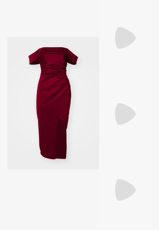 Robes bordeaux à épaules dénudées avec une texture froncée, une silhouette ajustée et une fente sur le côté, fabriquées en tissu lisse et extensible.; Talons aiguilles blanches à bride arrière avec un bout pointu, un dessus lisse, un petit talon carré et un design avec découpes latérales et sangle réglable.; Lunettes de soleil rondes avec verres sombres et monture en or. Le modèle porte un cardigan à côtes bleu clair avec des boutons et des manches blanches contrastantes.; Porte-monnaie Michael Kors en toile enduite beige avec un motif répété de logo MK, des accessoires en or et une bandoulière en chaîne amovible.