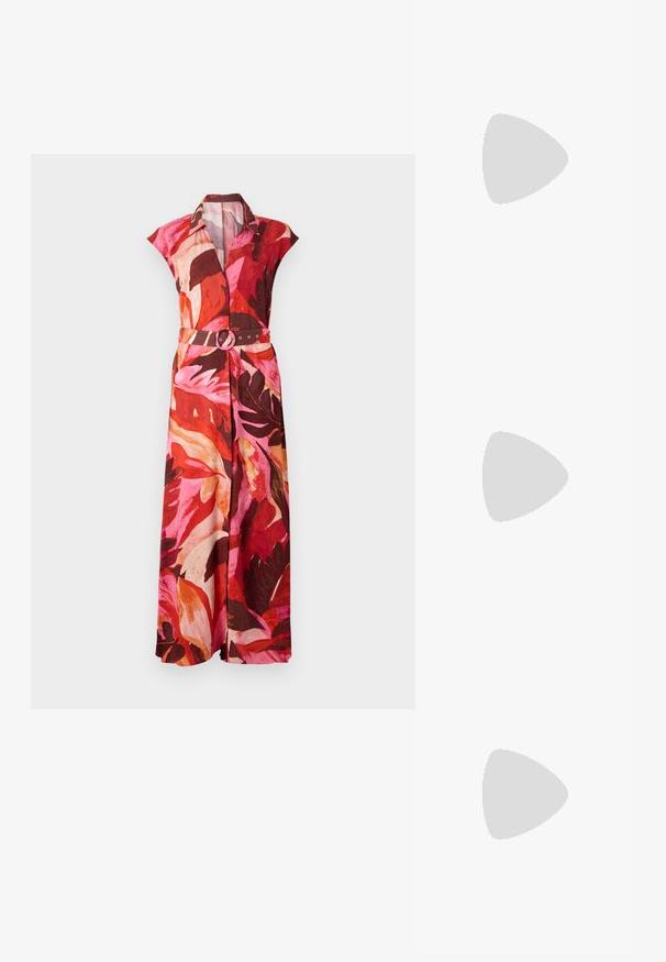 Vestido maxi floral com mangas curtas, apresentando uma palete de cores vibrante em rosa e vermelho, cinto com fivela circular e decote com gola.; Sapatos de salto alto metálicos dourados, com biqueira em ponta e salto grosso. Textura suave, design minimalista e uma tira estreita.; Bolsa de couro preta com forma curva, alça destacável e detalhes em dourado. A bolsa possui uma aba com detalhe de fivela.; Brinco em metal dourado com um design elegante e curvo. Apresenta uma forma pontiaguda distinta, superfície polida e fecho por dobradiça.