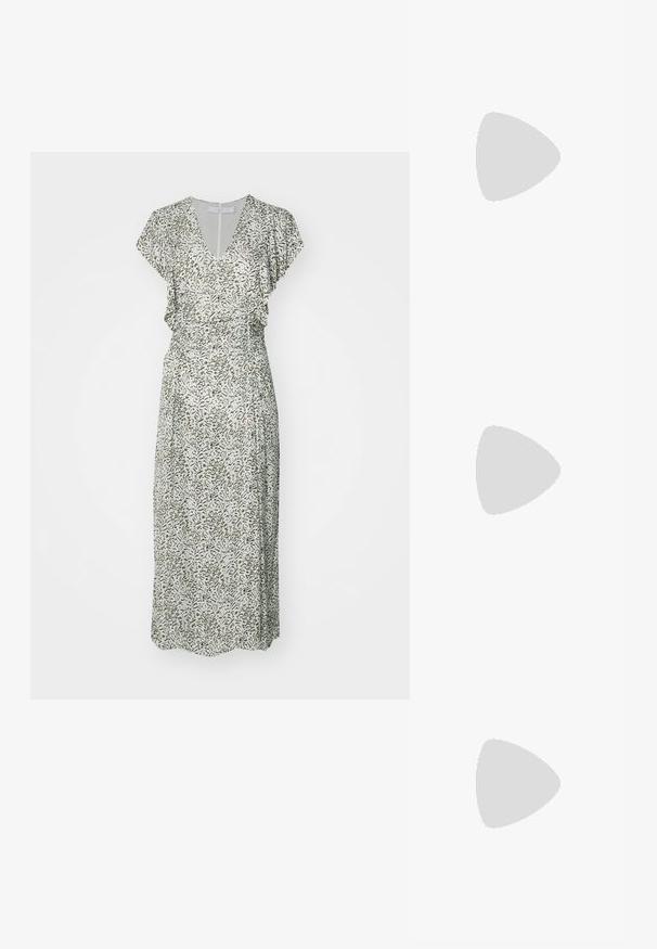 Robe maxi, décolleté en V, manches flottantes, motif abstrait vert et beige, taille cintrée, tissu fluide, longueur mi-mollet.; Chaussure à talon haut en cuir noir avec un bout pointu et un talon arrondi. Texture lisse avec un design épuré et minimal.; Pochette jaune, au toucher doux, avec un haut structuré, une base froncée et une fine sangle détachable. Fermeture zippée en haut.; Des boucles d'oreilles en or, présentant des formes texturées irrégulières, ornées de pierres précieuses vertes et de perles blanches, fixées avec des fermoirs clip-on.