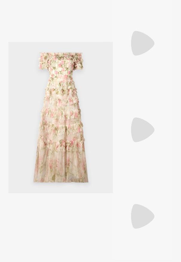 Needle & Thread ROSE LISETTE OFF SHOULDER GOWN - Svečana odjeća - moonshine/pink; Nude patentna kožna cipela s uskim vrhom, kaišem oko gležnja i štiklom, koja se odlikuje glatkom teksturom i minimalističkim dizajnom.; Vanessa Bruno MOON - Torba preko tijela - beige/ivoire; Par zlatnih metalnih naušnica nepravilnog ovalnog oblika s teksturiranom, blago kovanom površinom na bijeloj pozadini.