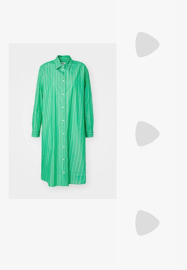 Mads Nørgaard YARPO CRISSY DRESS - Särkkleit - bright green; Mustad musta lakknahk kingad, millel on terav varvas ja geomeetriline plokkkonts. Omab elegantselt minimalistlikku disaini ja sujuvat tekstuuri.; Mustmust mustraha kõverate joontega, eemaldatava rihmaga ja kuldsete detailidega. Kotil on klapp, millel on pandladetail.; Hõbedane kahekordne rõngas sujuva, poleeritud pinnaga. Omab voolavat, kõverat disaini, millel on kattuvad sektsioonid, et saavutada kaasaegne ilme.