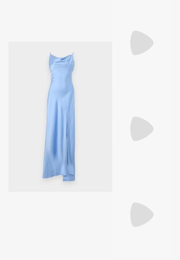 Robe maxi en satin bleu avec un col drapé, des bretelles fines et une fente sur le côté, présentant une texture lisse et une silhouette fluide.; Talons aiguilles blanches à bride arrière avec un bout pointu, un dessus lisse, un petit talon carré et un design avec découpes latérales et sangle réglable.; Lunettes de soleil rondes avec verres sombres et monture en or. Le modèle porte un cardigan à côtes bleu clair avec des boutons et des manches blanches contrastantes.; Porte-monnaie Michael Kors en toile enduite beige avec un motif répété de logo MK, des accessoires en or et une bandoulière en chaîne amovible.