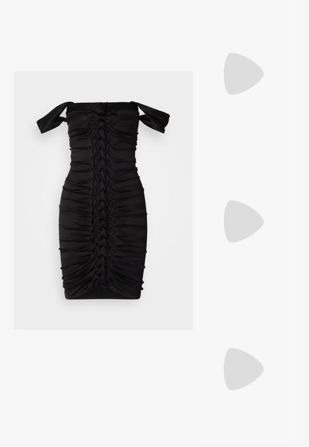 Rochie neagră off-shoulder cu design plisat, având un detaliu împletit central și un material elastic pentru un aspect adaptat. Textură netedă.; Saboți negre din piele, cu toc înalt și vârf ascuțit, având o decupare în partea din față și un toc subțire de tip stiletto.; Mascara Geantă plic - gold-coloured/silver-coloured; Colier placat cu aur, cu un accent central neted și curbat. Dispune de o chaină flexibilă cu un închizător tip homar și link-uri suplimentare ajustabile.