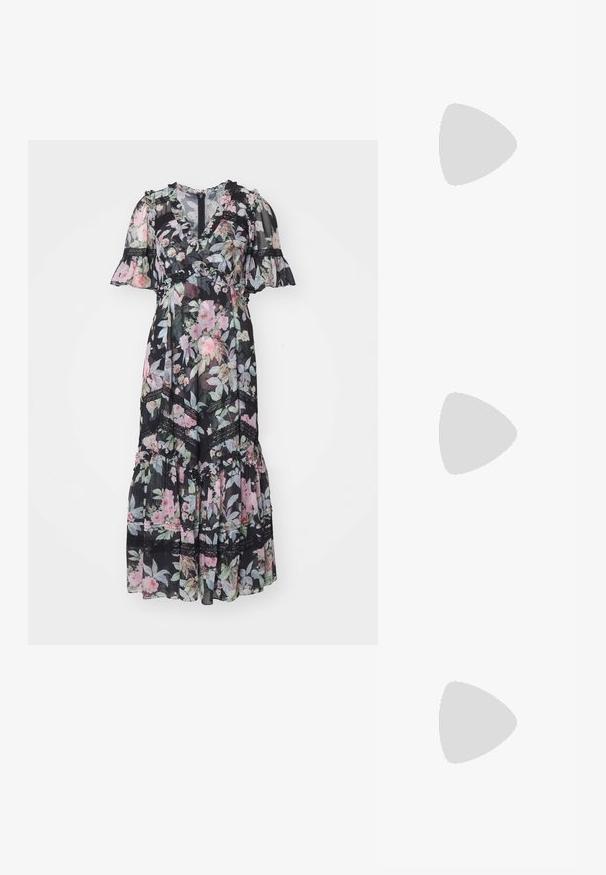Maxi-jurk van doorschijnende zwarte stof met een bloemenprint in roze en groen, voorzien van rimpelende korte mouwen en kanten accenten langs de naden.; Zwarte leren slingback schoen met scherpe neus, kleine hak en decoratieve gespdetails op de bovenkant. Stijlvolle textuur, minimalistisch ontwerp.; Zwarte leren schoudertas met twee vo pockets, gouden gespen, ritsluiting en een smalle band. Tekstuur oppervlak en compacte rechthoekige vorm.; Gouden oorbellen met een rechthoekige, heldere kristal die onder een rij kleine, ronde heldere accenten hangt. Strak, modern ontwerp.