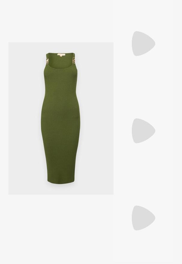 MICHAEL Michael Kors EMPIRE MIDI TANK  - Rochie tricotată - evergreen; Pantofi cu toc slingback negri din patent, cu vârf ascuțit, cu imprimeu de șarpe texturat, curea ajustabilă și toc scurt texturat.; Geantă neagră din piele, tip crossbody, cu două buzunare frontale, catarame aurii, închidere cu fermoar și o curea subțire. Suprafață texturată și formă rectangulară compactă.; Cercei aurii care prezintă un cristal clar, rectangular, suspendat sub un rând de accente mici, rotunde, clare. Design elegant și modern.