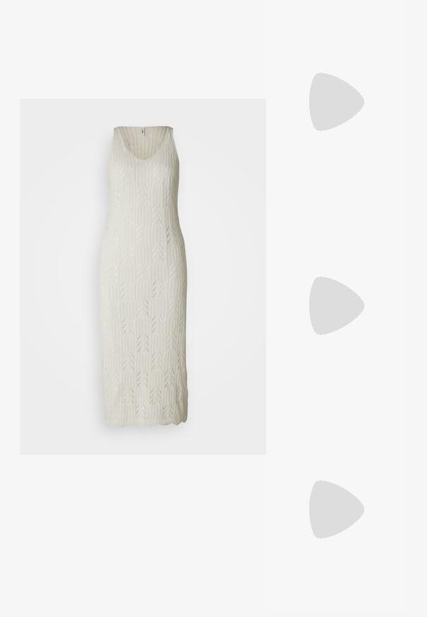 ONLY ONLDANA LIFE MIDI DRESS - Pārliekama kleita - cloud dancer; Melna ādas baleta kurpe, ar norādītu purngalu, minimālisma dizains, gluda tekstūra, zema papēža augstums, bez redzamiem aksesuāriem vai rotājumiem.; Melna ādas crossbody soma ar gludu faktūru, taisnstūrveida formu un metalizētu ķēdes detaļu priekšā. Iekļauta regulējama siksna.; Sudraba pilienu auskari ar kvadrātveida auskariem, ar gludu, pulētu apdari un asaru formu, atstaro gaismu ar spīdīgu virsmu.