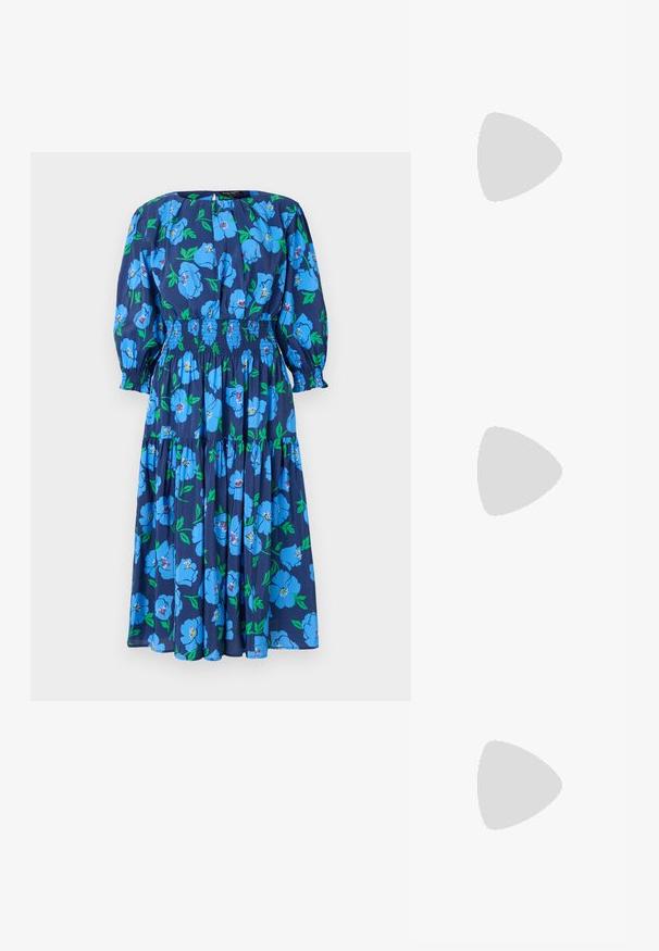 Cvečni midi oblek v mornarsko modri barvi z velikimi modrimi cvetovi in zelenimi listi. Ima napihnjene rokave, smockan pas in večplastno obliko krila.; Čevlji z visoko peto in konico, v barvni kombinaciji srebrne, zlate in nude. Sijajna obdelava z izrezljanim dizajnom, z igličasto peto.; Srebrna kovinska torbica z mehko, zaobljeno obliko in zavezano zgornjo zaporo. Narejena iz gladkega umetnega usnja.; Srebrne uhane v obliki obroča z minimalističnim dizajnom. Krožna oblika, gladka tekstura in tanek profil. Lahki s poliranim zaključkom.