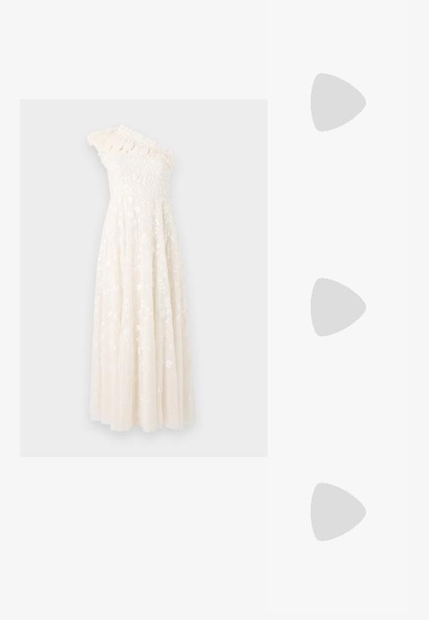 Rochie ivory cu un umăr, cu detalii de volan, model floral brodat, cu un corset ajustat și fustă lungă, fluidă.; Pantofi cu toc slingback negri din patent, cu vârf ascuțit, cu imprimeu de șarpe texturat, curea ajustabilă și toc scurt texturat.; Geantă neagră din piele, tip crossbody, cu două buzunare frontale, catarame aurii, închidere cu fermoar și o curea subțire. Suprafață texturată și formă rectangulară compactă.; Cercei din metal auriu, cu un design curbat și alungit. Au o suprafață netedă și strălucitoare, cu un vârf rotunjit pentru un detaliu suplimentar.