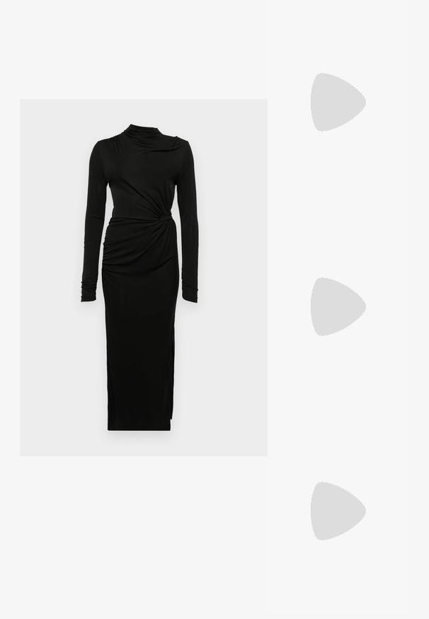 Diane von Furstenberg SONJA DRESS - Žerzejové šaty - black; Zlatá metalická vysoká boty s špicatou špičkou a jehlovým podpatkem, zobrazená ze strany na jednobarevném světlém pozadí.; Černá kožená kabelka s kulatým tvarem, měkkou texturou a uzlovou rukojetí se zlatými kovovými detaily. Zapínání na zip.; Pár nepravidelných oválných náušnic z kovu pozlaceného zlatem s texturovaným, mírně kladivkovým povrchem na bílém pozadí.