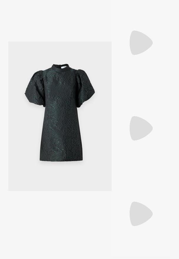 Selected Femme SLFSIV VILMA SHORT DRESS - Koktejlové šaty / šaty na párty - scarab; Černé kožené kotníkové boty s kulatou špičkou, šněrováním na přední straně a silnou gumovou podešví s texturovaným vzorkem. S poutkem vzadu.; Černá kožená psaníčko s klopou a zlatým kovovým detailním sponou. Součástí je černý popruh a elegantní, minimalistický design.; Stříbrné kruhové náušnice s minimalistickým designem. Kruh, hladký povrch a tenký profil. Lehká konstrukce s lesklým povrchem.