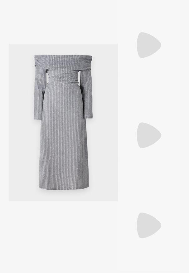 Rochie off-the-shoulder de culoare gri deschis, cu dungi verticale subtile, talie ajustată, mâneci lungi și o siluetă fluidă. Textură de țesătură moale.; Pantofii slingback din piele neagră, cu vârful ascuțit, curele decorative cu ochiuri din metal și toc bloc mic. Suprafață texturată.; Geantă din piele neagră în stil bucket, cu un finisaj texturat, accente din metal auriu și un compartiment deschis. Dispune de o mânere scurtă și un curea de umăr ajustabilă.; Cercei din aur cu un finisaj lustruit, având un design circular gros și un mecanism de închidere sigur. Textură netedă și aspect strălucitor.