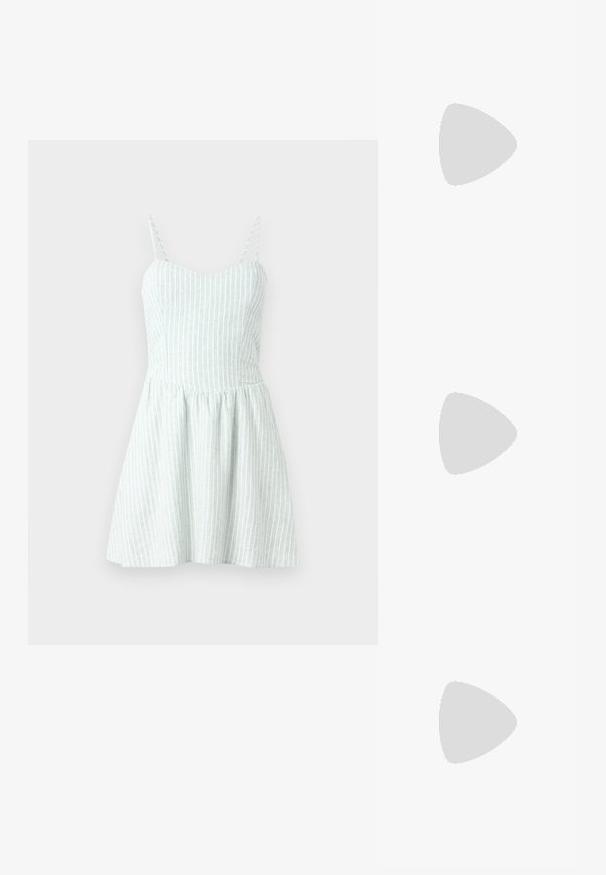 Stropkjole i lysegrønt stoff med hvite vertikale striper. Tettsittende bodice flyter over i en utsvingt skjørt som viser en teksturert overflate.; Lys beige lær espadrille sandal med fire kryssede stropper og ankelspenne, med en vevd jute plattformsåle og flat gummibunn.; Hvit lærveske med teksturert overflate, utstyrt med gullkjede for å bære over skulderen og svarte detaljer. Inkluderer en frontlomme og glidelås.; Lauren Ralph Lauren BASIC SMALL HOOP - Øredobber - gold-coloured